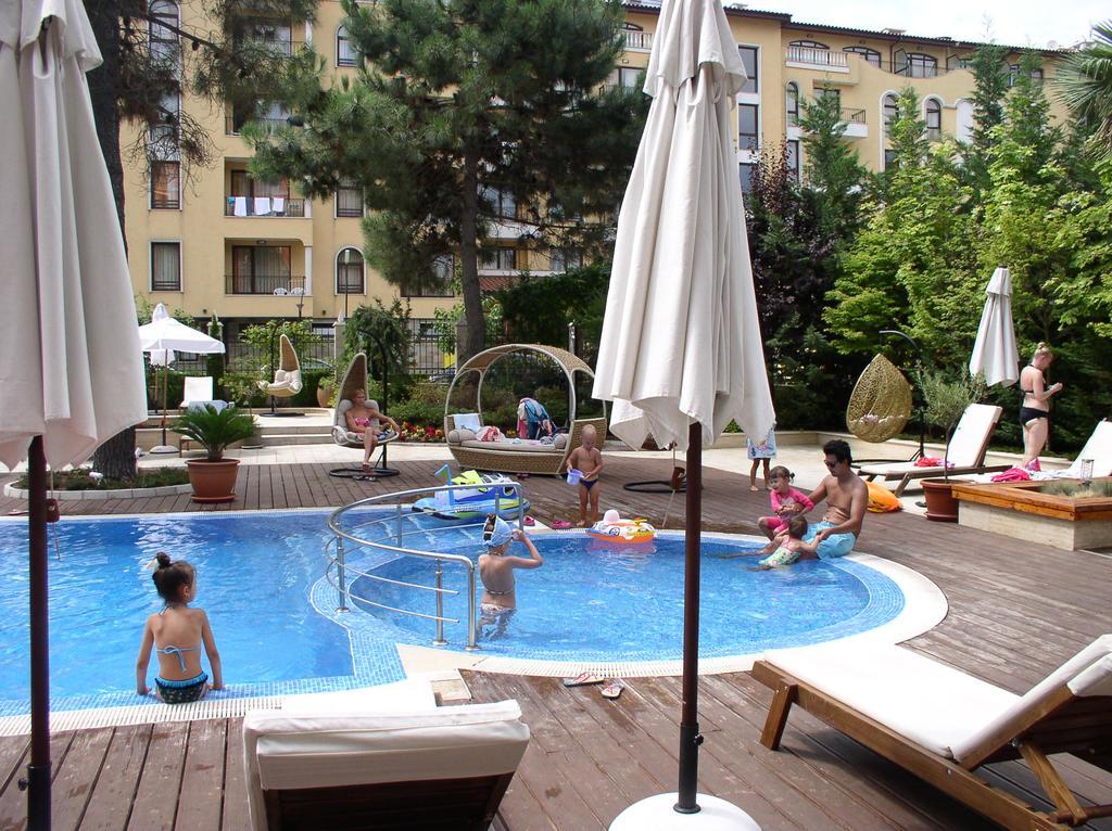 Lvv Palace Apartment Słoneczny Brzeg Zewnętrze zdjęcie